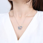 Naszyjnik srebrny motyl z kolorowymi cyrkoniami - obrazek 3