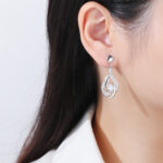 Kolczyki srebrne wiszące z cyrkoniami - obrazek 3