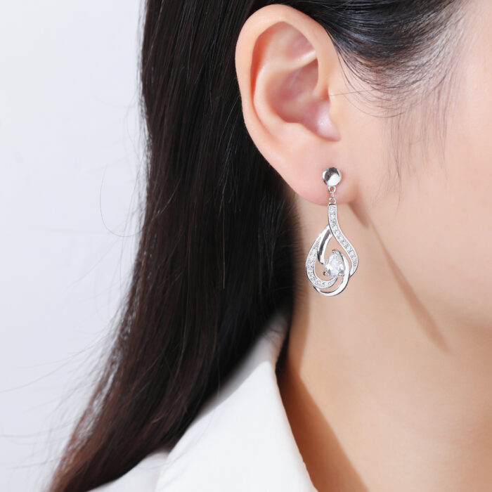 Kolczyki srebrne wiszące z cyrkoniami - obrazek 3