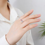 Pierścionek srebrny z kolorowymi cyrkoniami - obrazek 3