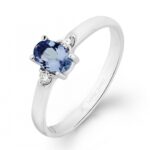 Pierścionek złoty z szafirem i diamentami J-PD33