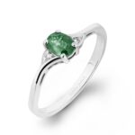 Pierścionek złoty z szmaragdem i diamentami J-PD20