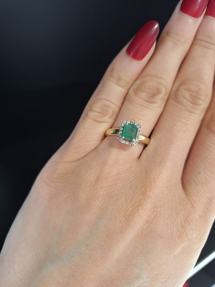 Pierścionek złoty ze szmaragdem i diamentami s2 - obrazek 2