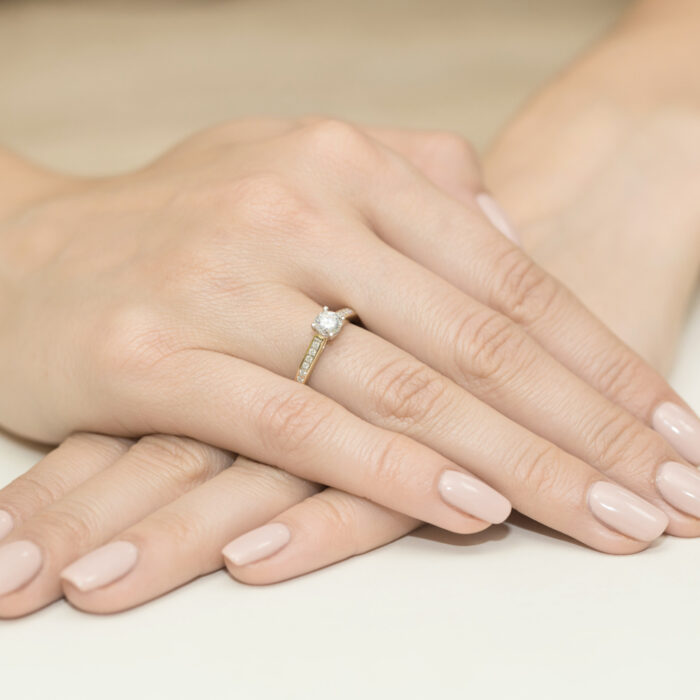 Pierścionek złoty z diamentami BD-W52 - obrazek 4