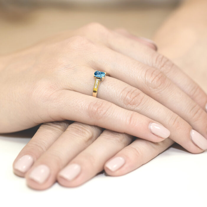 Pierścionek złoty z topazem i diamentami BD-W78 - obrazek 4