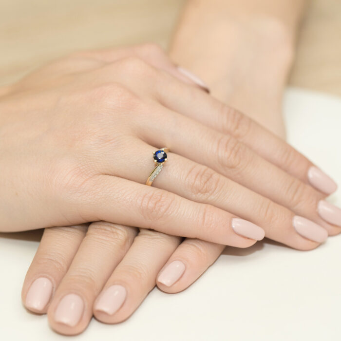 Pierścionek złoty z szafirem i diamentami BD-W84 - obrazek 4