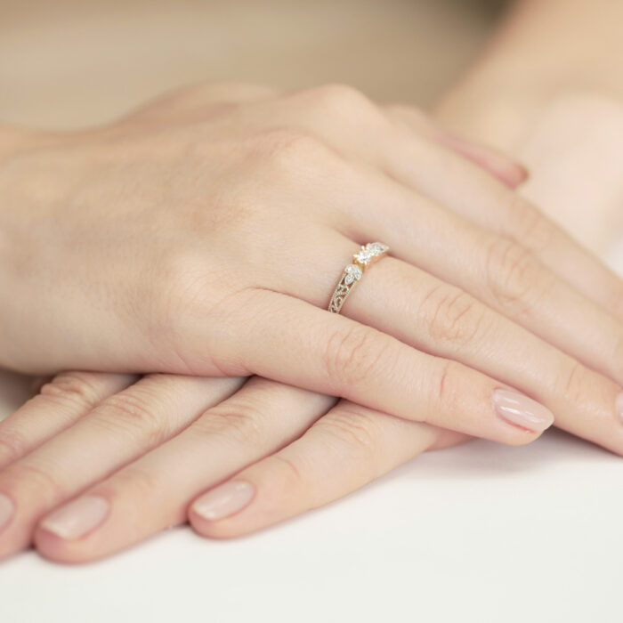 HIT Pierścionek złoty z diamentami BD-W411 - obrazek 4