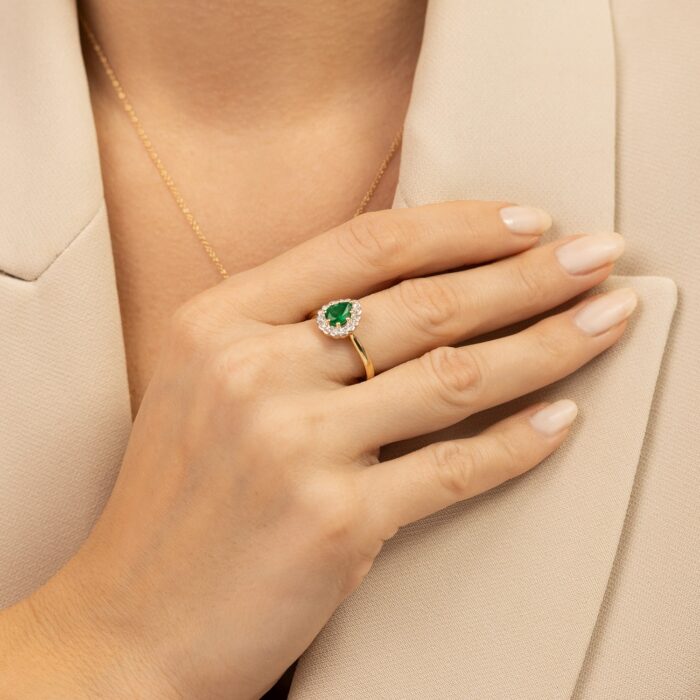 Pierścionek złoty ze szmaragdem i diamentami - obrazek 4