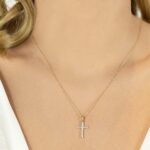 Zawieszka złoty krzyżyk z diamentami - obrazek 2