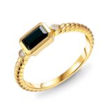 Pierścionek z czarnym agatem i diamentami