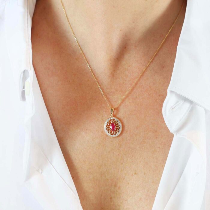 Zawieszka złota z rubinem i diamentami - obrazek 2