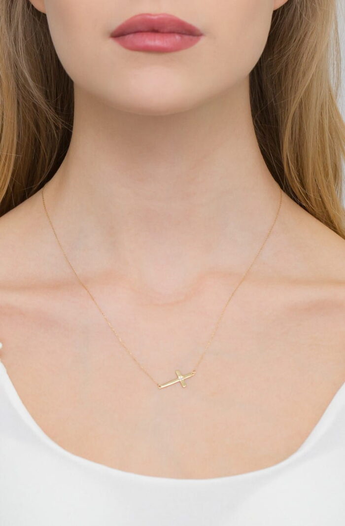 Naszyjnik zloty krzyżyk z diamentem - obrazek 3