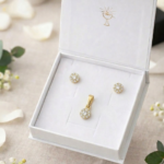 Złoty komplet – kolczyki i zawieszka kwiatuszek z cyrkoniami