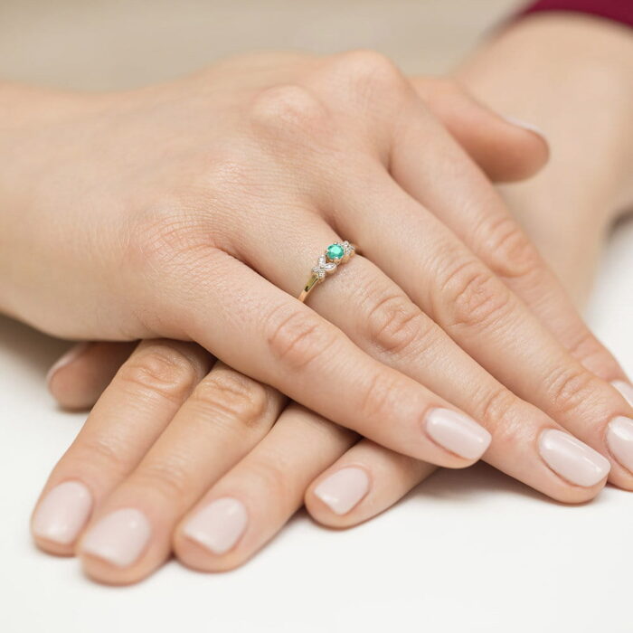 Pierścionek złoty ze szmaragdem i diamentami BD-W414 - obrazek 4