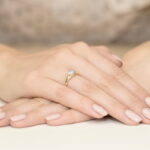 Pierścionek złoty z białym szafirem i diamentami BD-W76 - obrazek 4