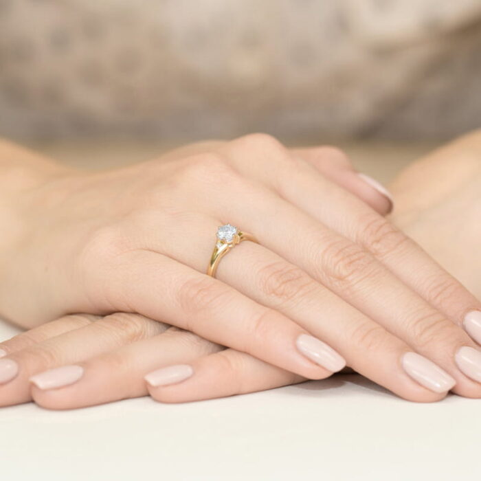 Pierścionek złoty z białym szafirem i diamentami BD-W76 - obrazek 4