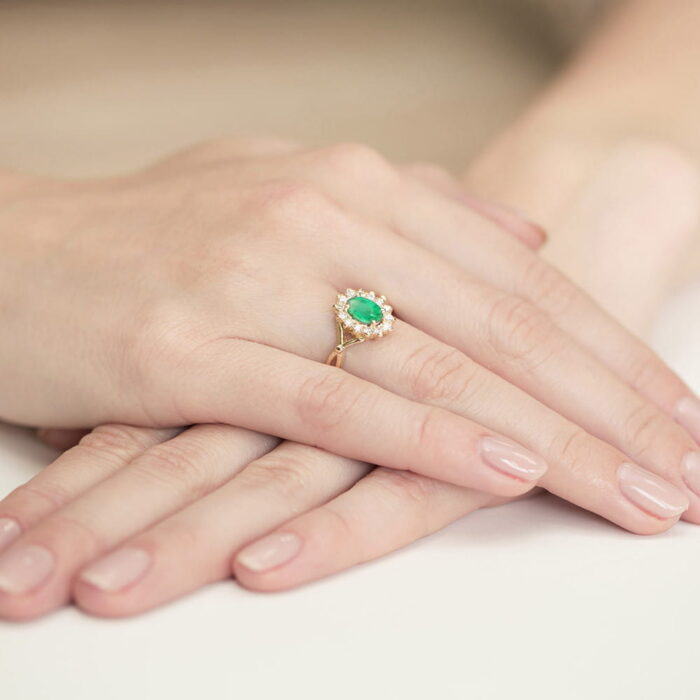 Pierścionek złoty ze szmaragdem i diamentami BD-W182 - obrazek 4