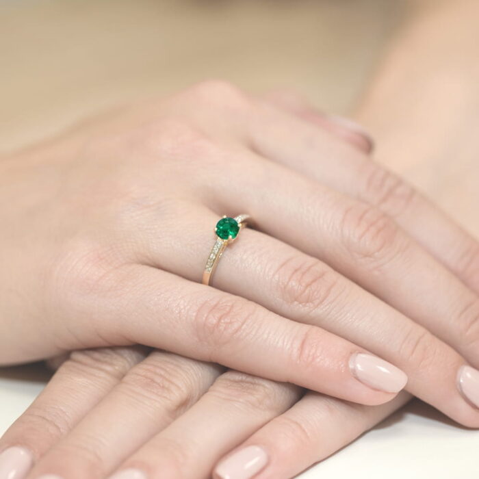 Pierścionek złoty ze szmaragdem i diamentami BD-W66 - obrazek 4