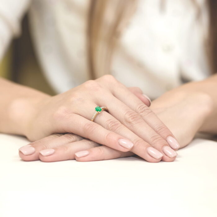 Pierścionek złoty ze szmaragdem i diamentami BD-W67 - obrazek 3