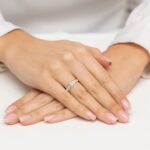 Pierścionek różaniec złoty z diamentem - obrazek 4