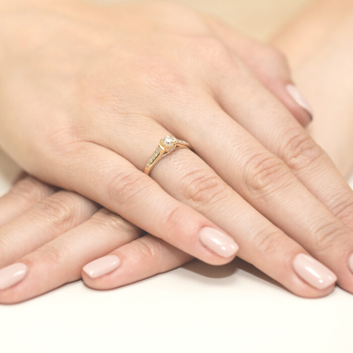 Pierścionek złoty z diamentami BD-W16 - obrazek 4