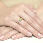 Pierścionek złoty z oliwinem i diamentami BD-W84 - obrazek 4