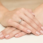 HIT Pierścionek złoty z diamentami BD-W302 - obrazek 4