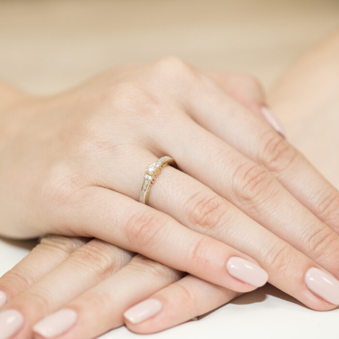 Pierścionek złoty z diamentami BD-W201 - obrazek 4